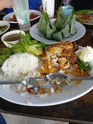 Restoran Dinding Gelas Besar