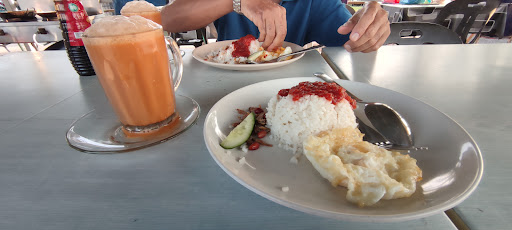 Nasi Lemak Melor Gulai ikan panas-panas Nasi Lemak Melor Gulai ikan panas-panas
