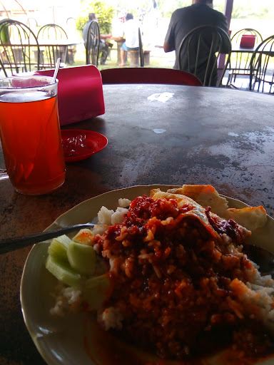 Nasi Lemak Sebelah Masjid Air Putih