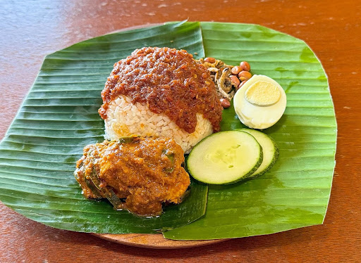 Nasi Lemak omak den Nasi Lemak omak den