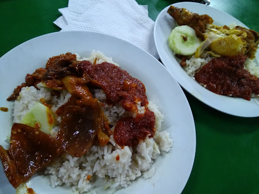 Warung Hjh. Halimah • Mambau 万茂