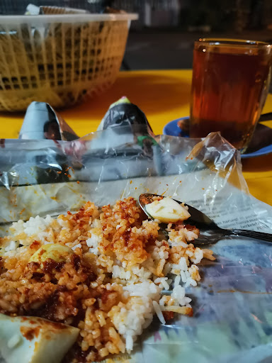 Nasi Lemak Kedai Tayar (Malam)