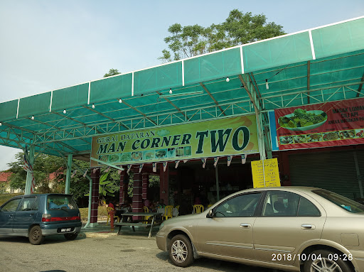 MAN CORNER 2
