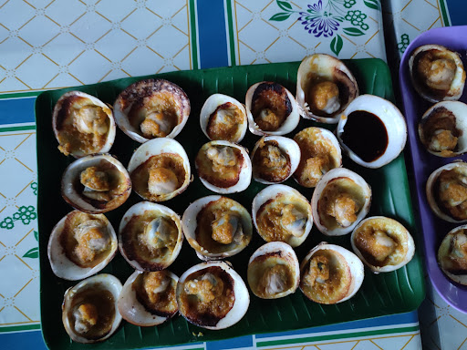Gerai Kelapa Hijau( Kelapa Bakar,puding Dan Lokan Panggang. ) Gerai Kelapa Hijau( Kelapa Bakar,puding Dan Lokan Panggang. )