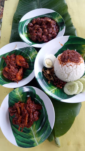 Nasi Lemak Berlauh Kak Ina