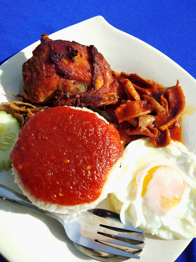 Ijat nasi lemak kukus ayam berempah Ijat nasi lemak kukus ayam berempah