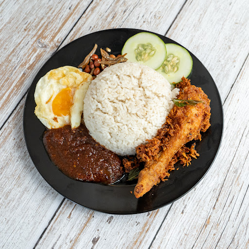 Alang Tunggal Nasi Lemak Ayam Goreng Berempah