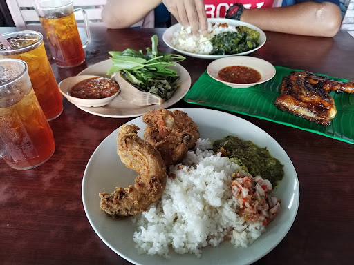 Selera Kampung & Ikan Bakar Bukit Rambai Selera Kampung & Ikan Bakar Bukit Rambai