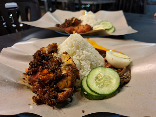 ABE NASI LEMAK AYAM BEREMPAH
