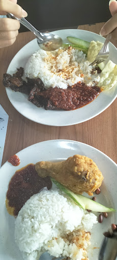 Restoran Bawal Goreng Panas Simpang Lawin, Kuala Kangsar Restoran Bawal Goreng Panas Simpang Lawin, Kuala Kangsar