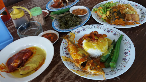 Restoran Nasi Kukus Gulai Kawah Batu Gajah