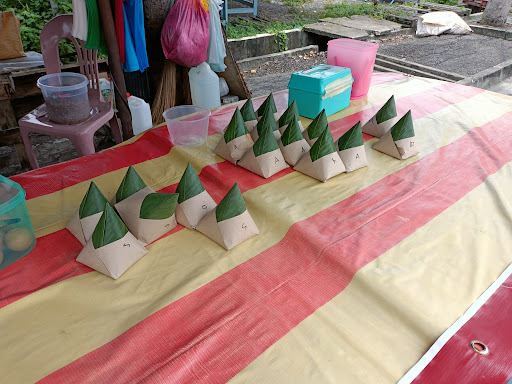 Nasi Lemak Daun Pisang & Pisang Goreng Nasi Lemak Daun Pisang & Pisang Goreng