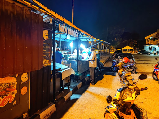 Kuih-muih dan nasi lemak pagi Kuih-muih dan nasi lemak pagi