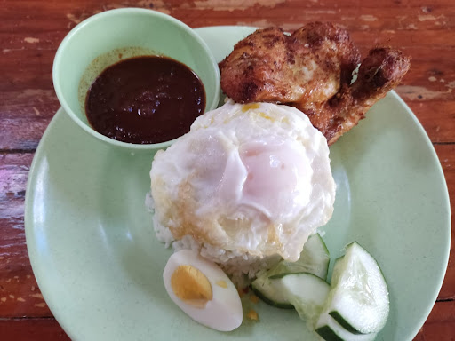 Nasi Lemak Ayam Berempah Larut Malam Nasi Lemak Ayam Berempah Larut Malam