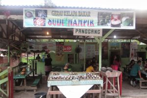 Gerai Kelapa Hijau( Kelapa Bakar,puding Dan Lokan Panggang. )