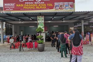 Nasi Dagang Atas Tol – Hiliran