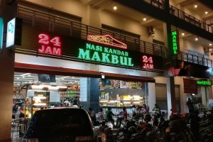 Nasi Kandar Makbul • Bayan Baru