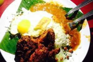 Nasi Lemak di Ampang, Malaysia: 10 Kedai Terbaik yang Wajib Dicuba