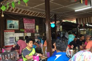 Nasi Lemak di Jasin, Malaysia: 7 Gerai Legenda Paling Sedut hingga 4 Pagi