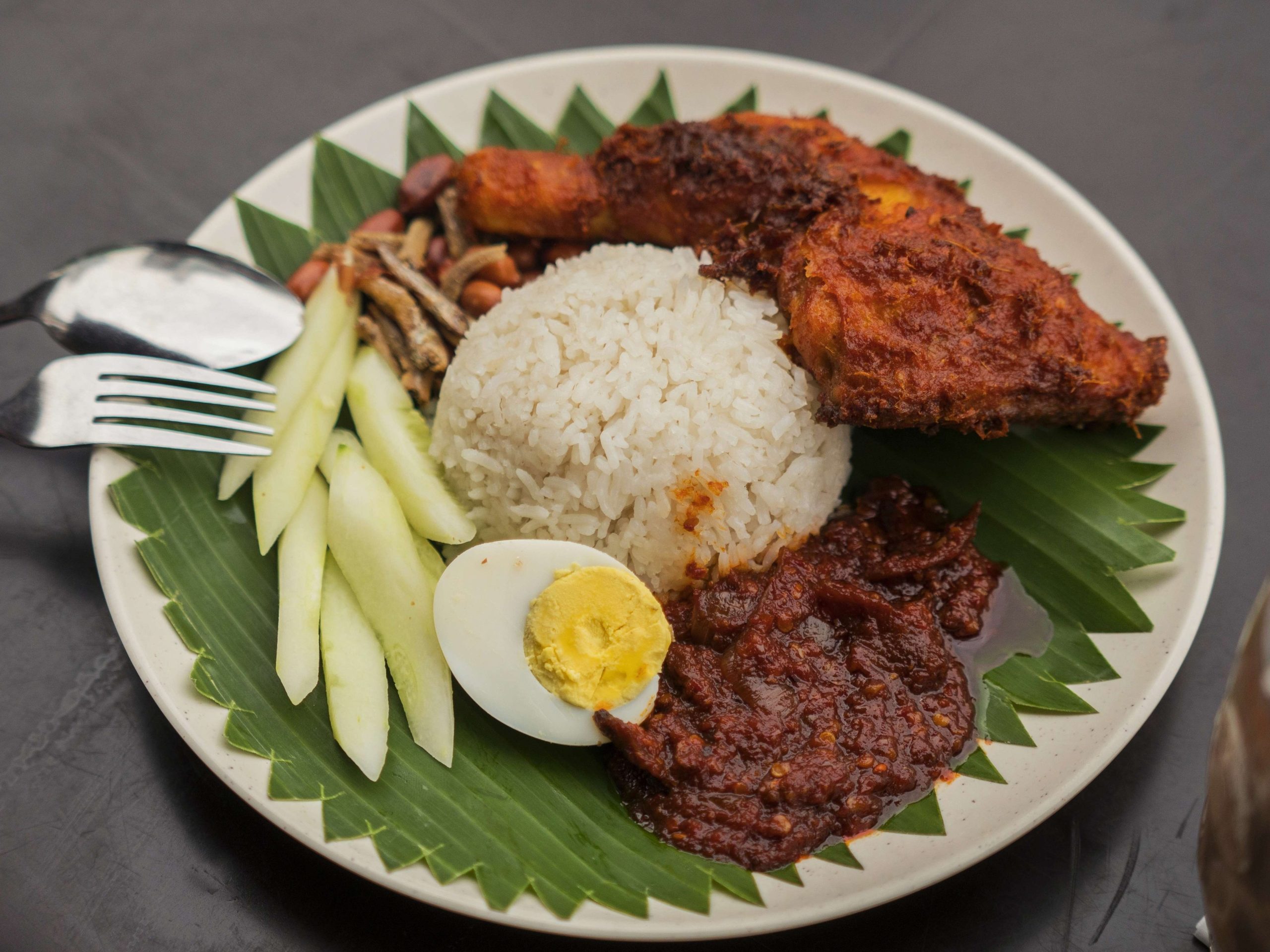 Nasi Lemak di Johor, Malaysia: 10 Kedai Terbaik Wajib Cuba 1 nasi lemak di johor malaysia 10 kedai terbaik wajib cuba scaled