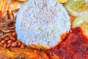 Nasi Lemak di Nilai, Malaysia: 10 Gerai Paling Popular & Cara ke Sana