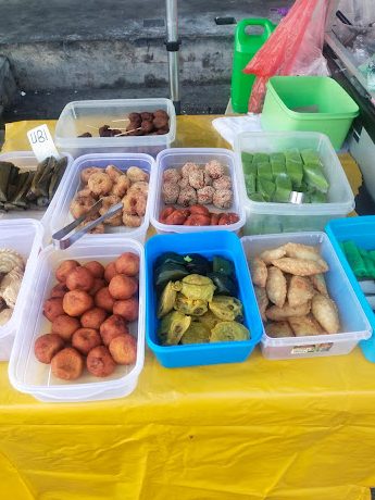 sarapan pagi umi nasi lemak dan kuih muih